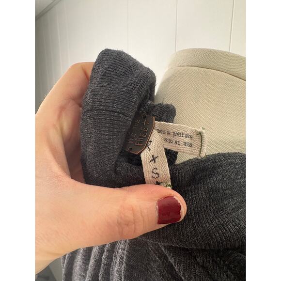 Free People Split Back Turtleneck Sweater Size Small Charcoal Gray - Picture 9 of 9